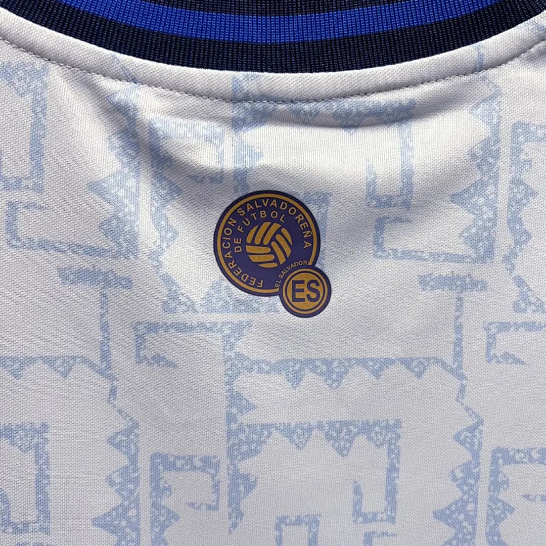 2324 El Salvador Maillot Extérieur miniature 2