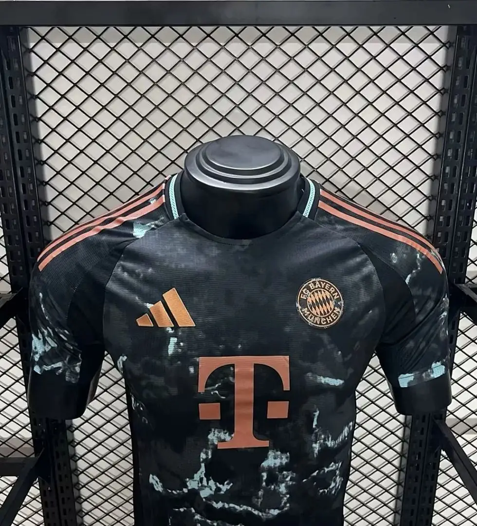 Bayern Munich Maillot Extérieur Version Joueur miniature 2