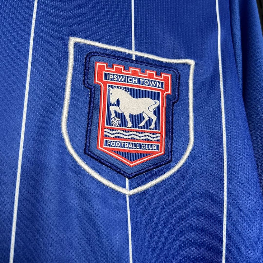 Ipswich Town F C 2024-2025 Maillot Domicile miniature 4