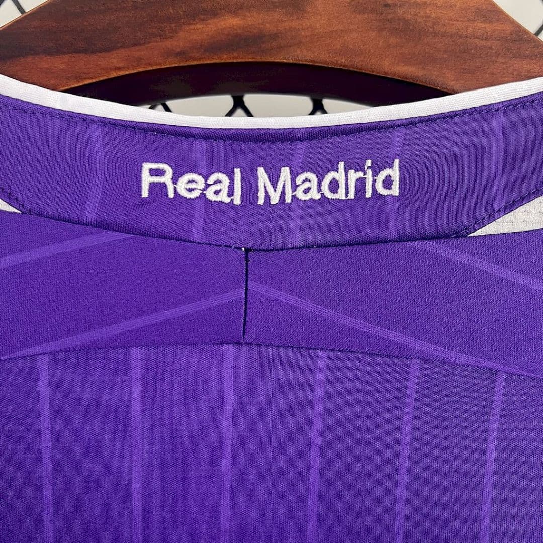 Real Madrid Maillot Third Retro 2006 miniature 9